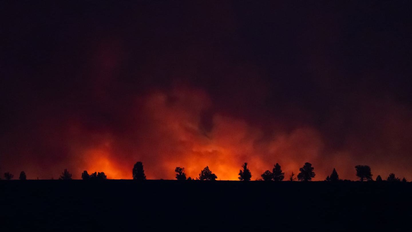 Bench Fire (Warm Springs reservation) fire, at night